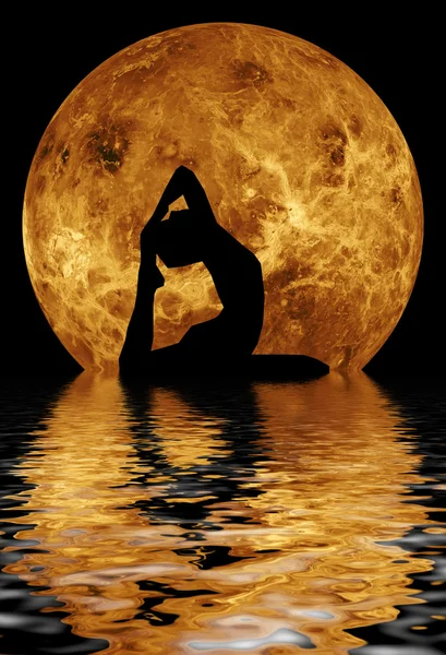 Yoga på månen och vatten bakgrund — Stockfoto