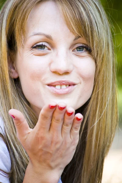 Krásná mladá žena portrét — Stock fotografie