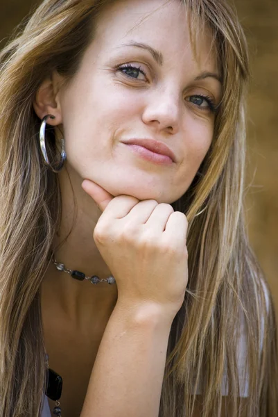 Krásná mladá žena portrét — Stock fotografie