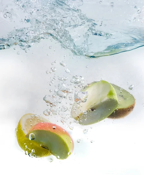 고립 된 과일에 신선한 물 상품 — 스톡 사진