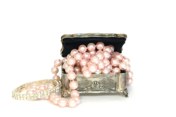 真珠のジュエリー金属胸 — ストック写真