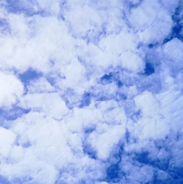 Cielo azul con nube — Foto de Stock