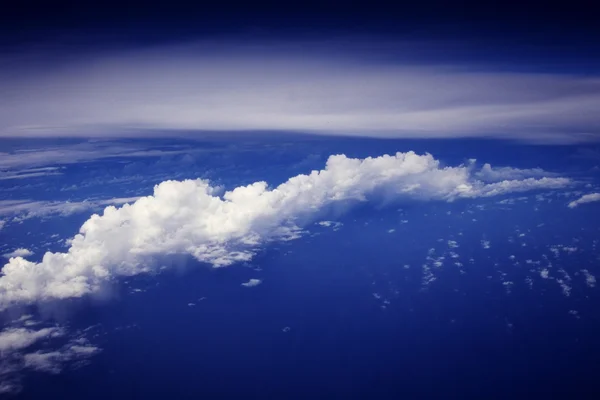Blauwe lucht met wolk — Stockfoto