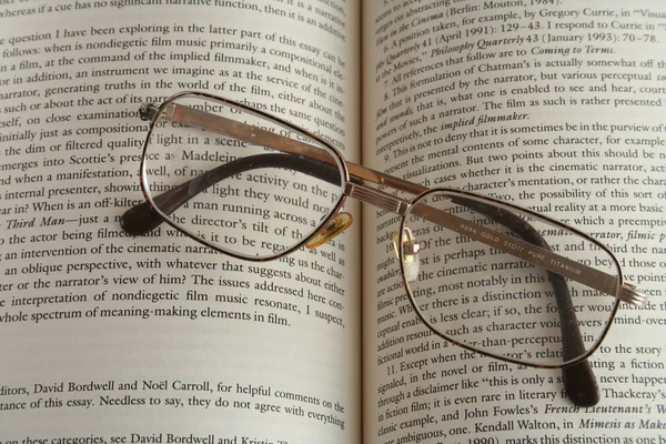 Glasses and book — Stock Photo, Image
