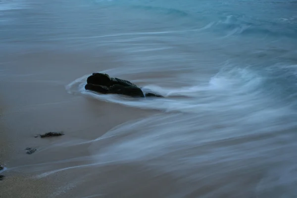 Welle bei sehr langsamer Belichtungszeit — Stockfoto