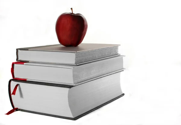 Üç kitap ve bir elma — Stok fotoğraf
