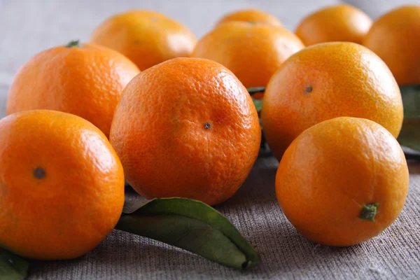 Mandarinen auf Leinwand — Stockfoto