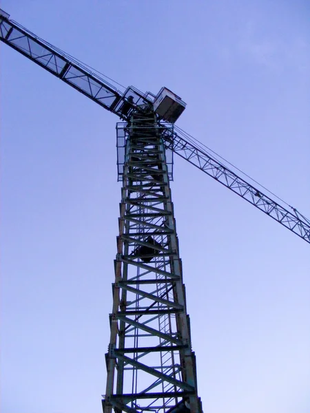 Konstruktion webbplats crane — Stockfoto