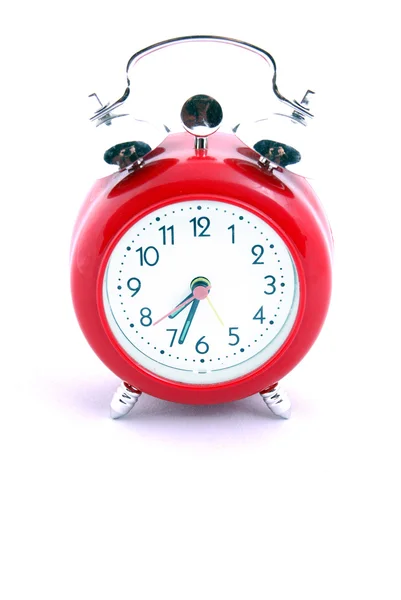 Relógio de alarme vermelho no fundo branco Imagens De Bancos De Imagens Sem Royalties