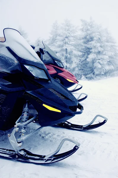 Snowmobiles in the mountains — Stock Photo, Image