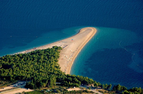 크로아티아 비치의 황금빛 모래 스톡 사진