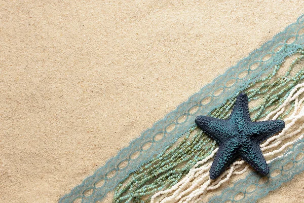 Blauwe zeester op zand — Stockfoto