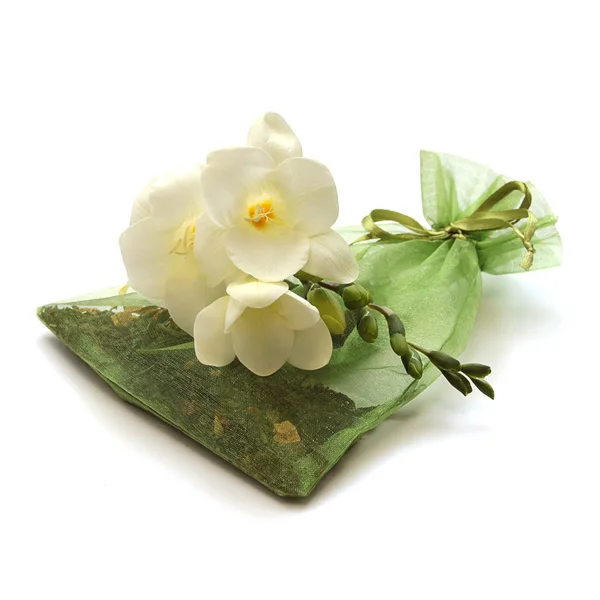 Bag of tea leafs with flower — Stock Photo, Image