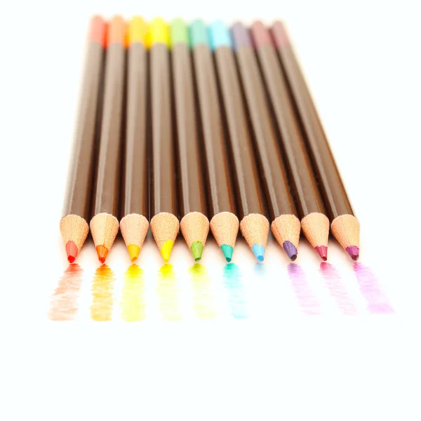 Regenboog gekleurde tekening en potloden — Stockfoto