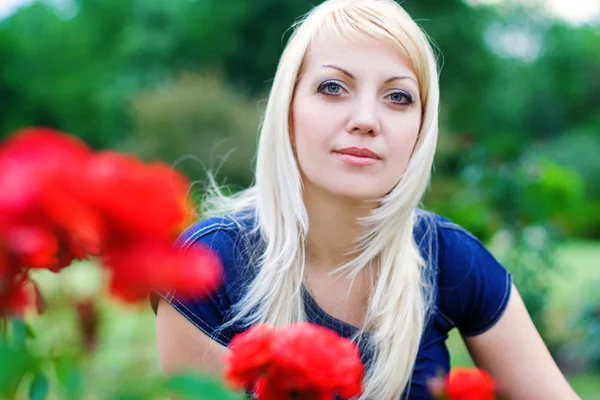 A woman with flowers — Stock Photo, Image