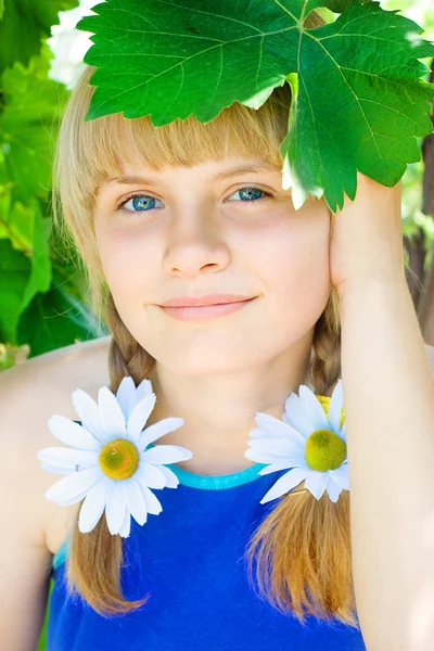 Ritratto di una giovane ragazza — Foto Stock