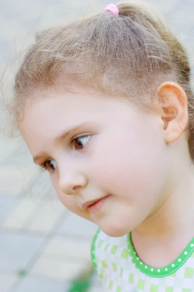 Емоційна маленька дівчинка — стокове фото