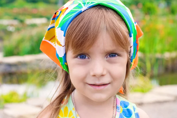 Красива дівчина з блакитними очима — стокове фото