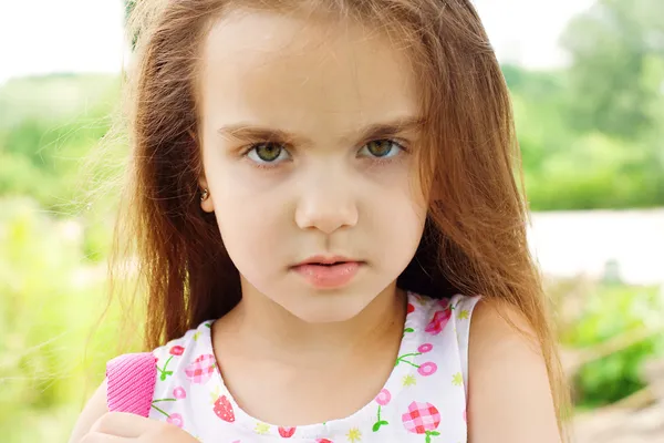 Емоційна маленька дівчинка — стокове фото