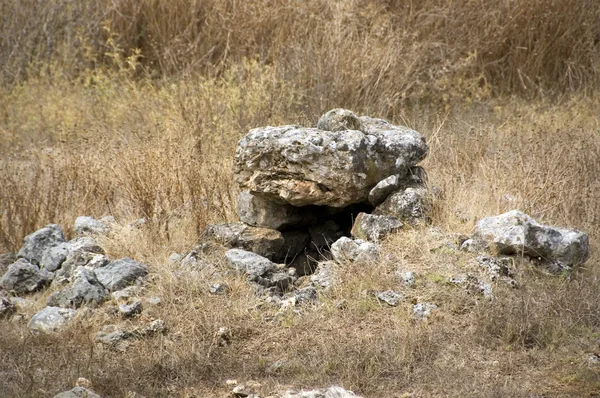 Стародавні кам'яні свердловини — стокове фото
