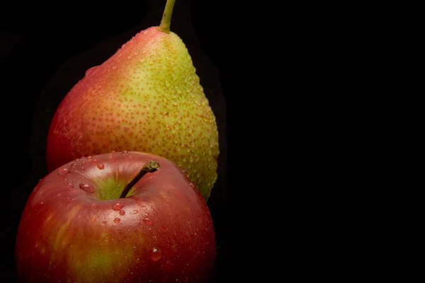 Яблоко и груша чёрные — стоковое фото