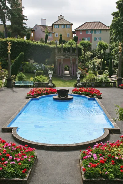 花园游泳池 — 图库照片