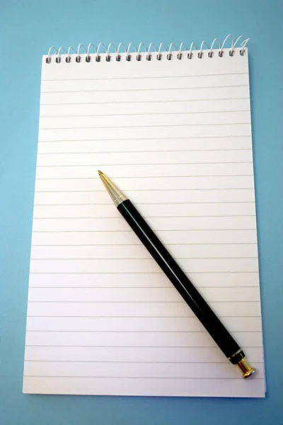 Σημειωματάριο και στυλό — Φωτογραφία Αρχείου