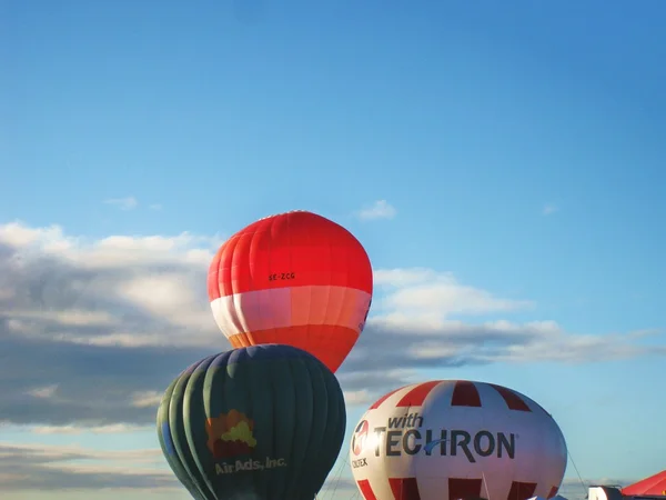 Piękne gorące powietrze balony w niebo — Zdjęcie stockowe