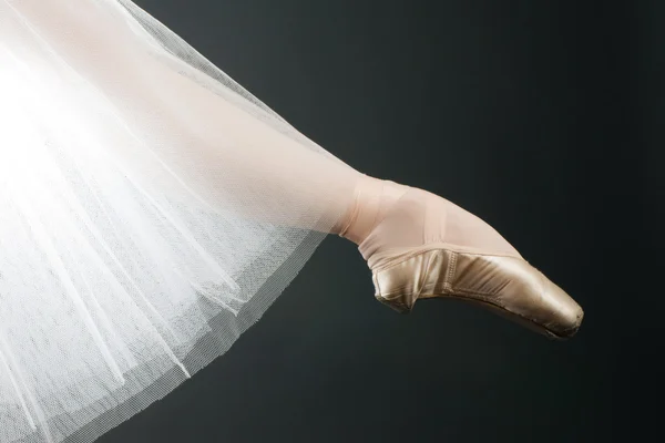 Benen in ballet shoes — Stockfoto