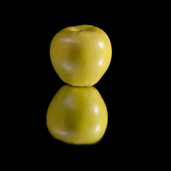 Yello apple — Stock Photo, Image