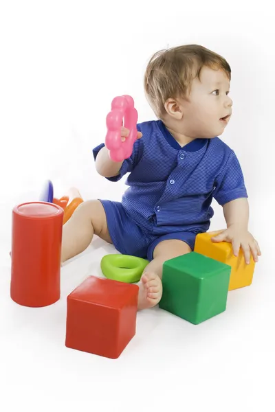 Jogando baby-boy sobre branco — Fotografia de Stock
