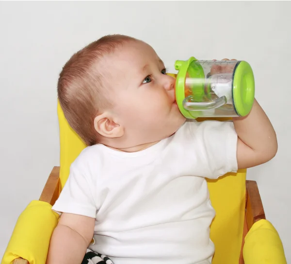Bira bardağı bebek — Stok fotoğraf