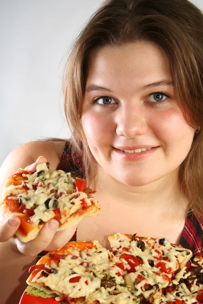 Menina comendo pizza — Fotografia de Stock
