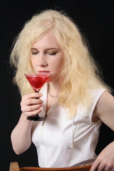 Meisje met martini — Stockfoto