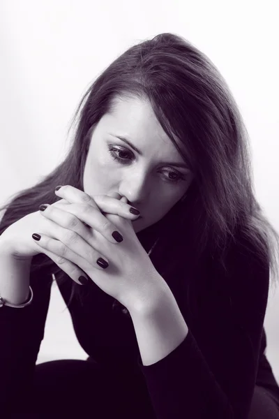 Üzgün ifade genç bir kadın portresi — Stok fotoğraf