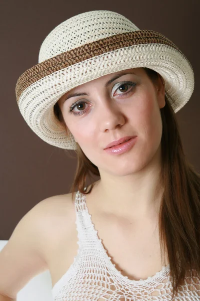 Vrouw in hoed — Stockfoto