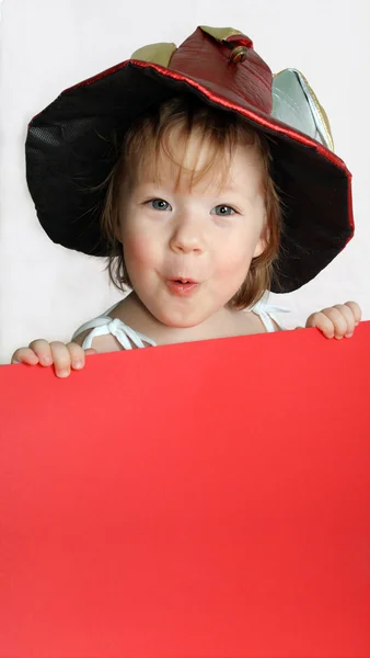 카니발 모자와 함께 웃는 소녀 스톡 이미지