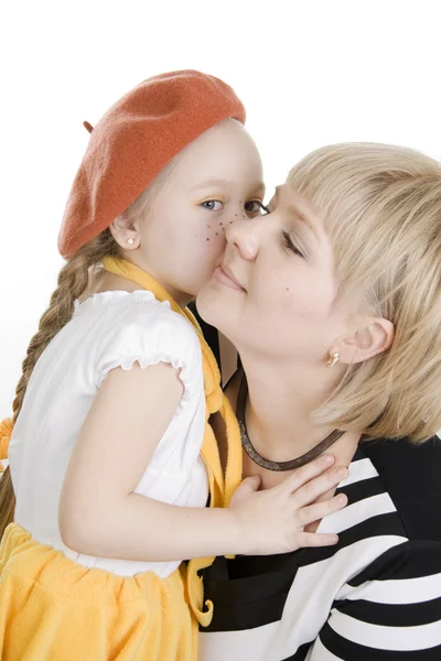 Dcera líbat její matka. — Stock fotografie
