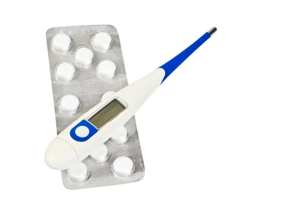 Цифровой термометр и таблетки — стоковое фото