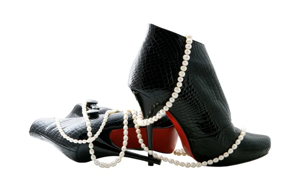 Czarny krokodyl kobiece buty — Zdjęcie stockowe