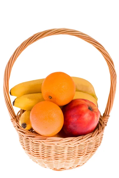 Cesta con fruta — Foto de Stock