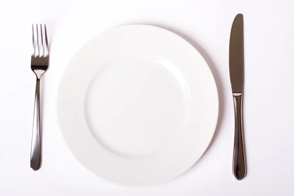 Prázdný talíř, vidlička a nůž — Stock fotografie