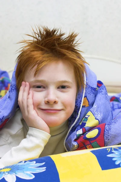 Vörös hajú boldog fiú — Stock Fotó