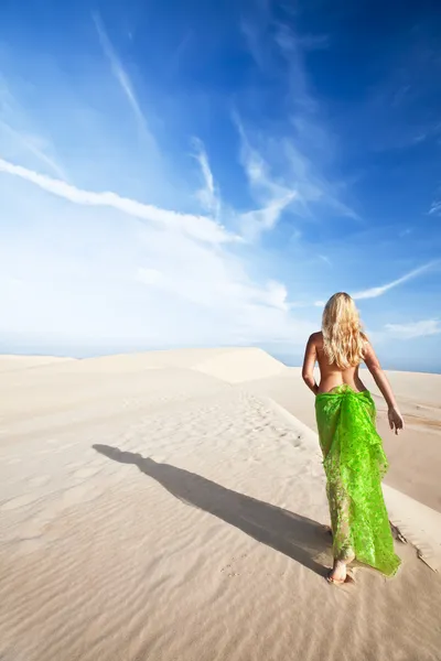 Пустеля жінка — стокове фото