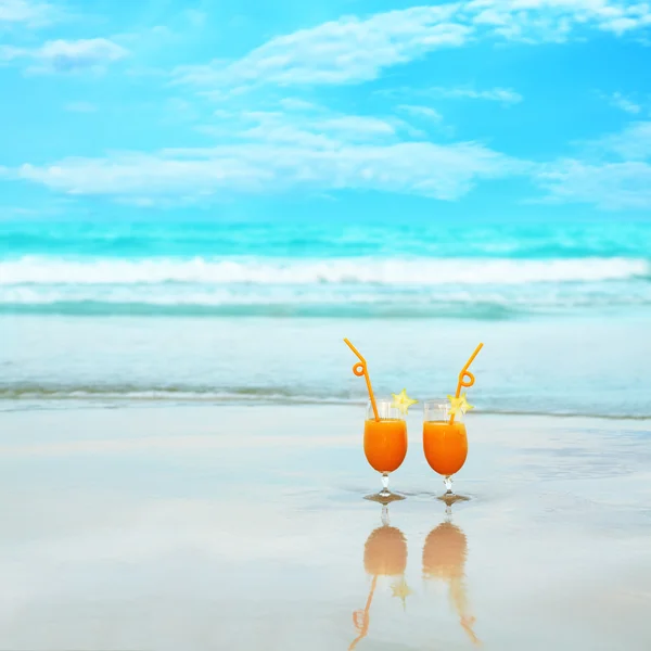 Dois copos de suco de laranja — Fotografia de Stock