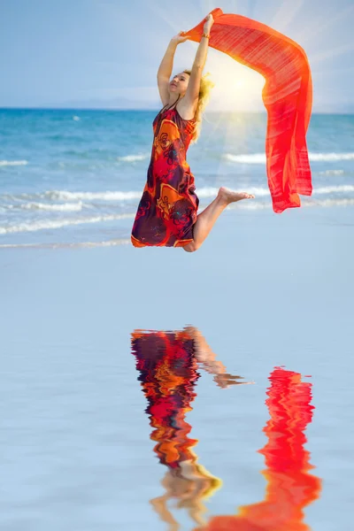 Jumping woman — Stockfoto