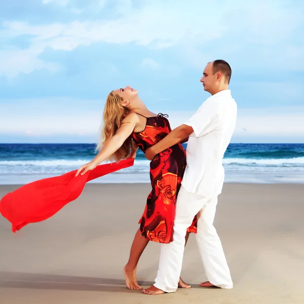 Пляжные танцы — стоковое фото