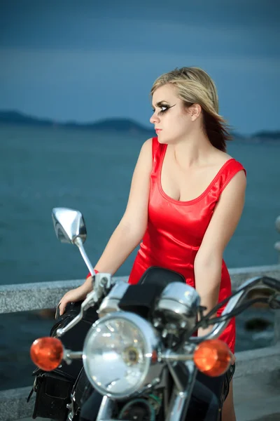 Woman with a motorcycle — Stock Photo, Image