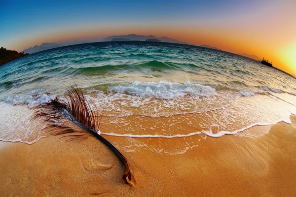 Playa tropical al amanecer, Tailandia — Foto de Stock