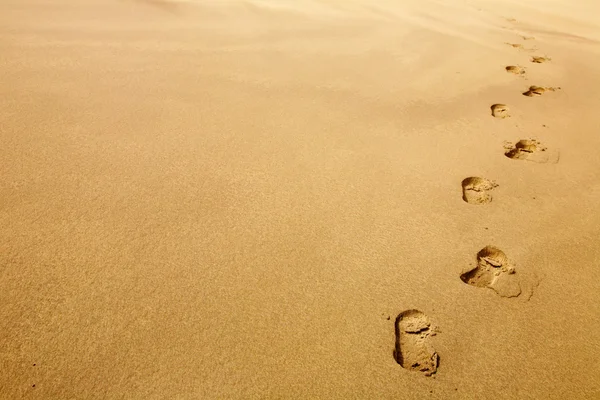 Fotspår på sanden — Stockfoto